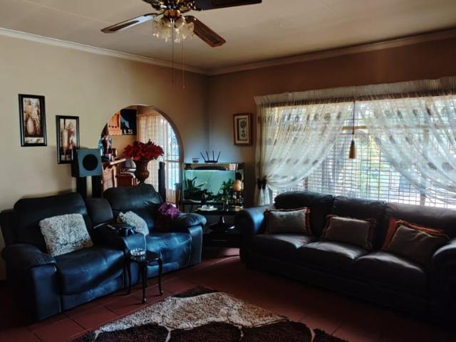 3 Bedroom House For Sale in Geelhoutpark
