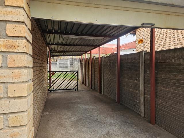 3 Bedroom House For Sale in Geelhoutpark