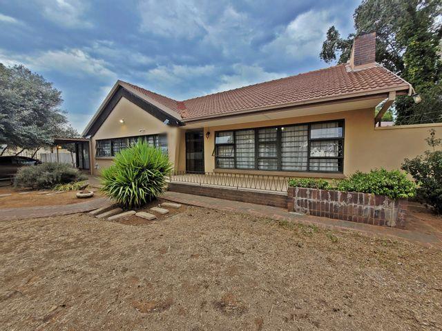 3 Bedroom House For Sale in Generaal De Wet