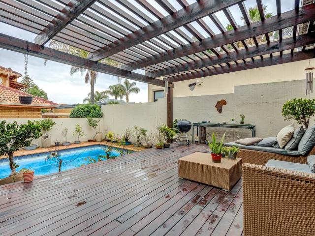 3 Bedroom House For Sale in Glen Erasmia