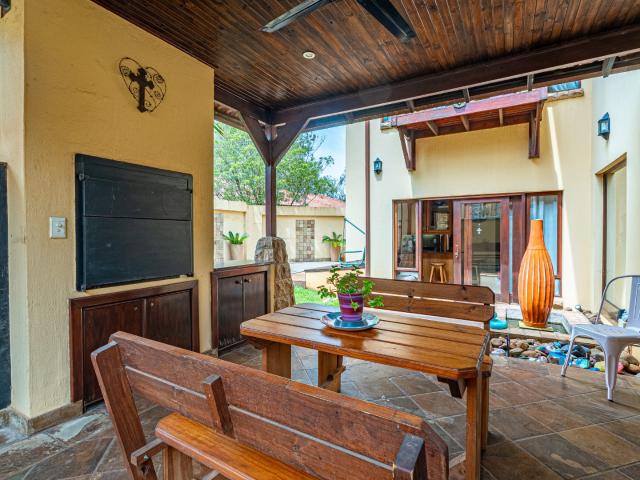 3 Bedroom House For Sale in Glen Erasmia