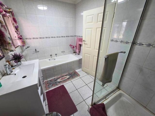 3 Bedroom House For Sale in Glen Marais