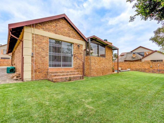 3 Bedroom House For Sale in Glen Marais