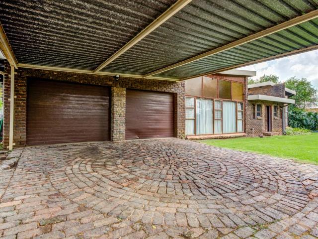 3 Bedroom House For Sale in Glen Marais