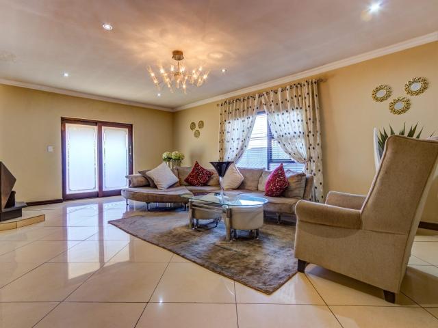 3 Bedroom House For Sale in Glen Marais