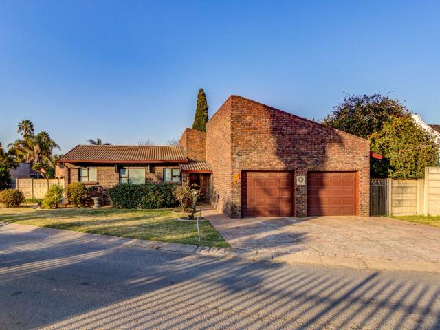 3 Bedroom House For Sale in Glen Marais