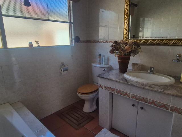 3 Bedroom House For Sale in Glen Marais