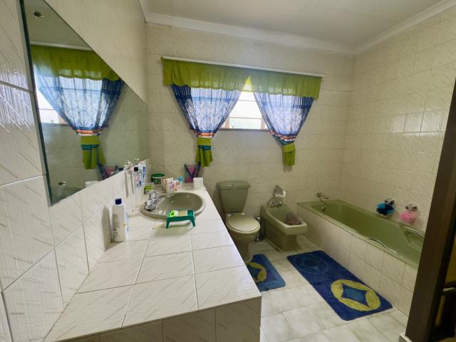 3 Bedroom House For Sale in Glenanda