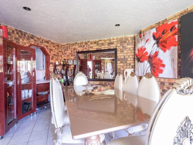 3 Bedroom House For Sale in Glenvista