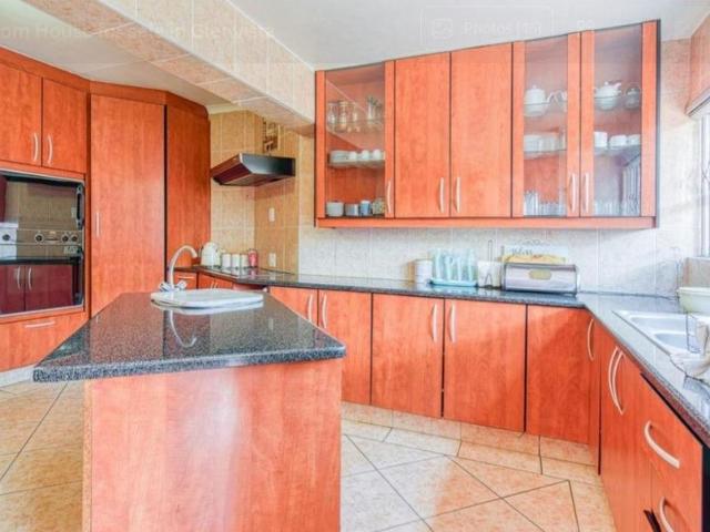 3 Bedroom House For Sale in Glenvista