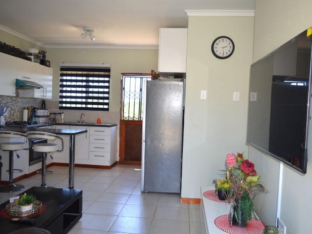 3 Bedroom House For Sale in Graceland