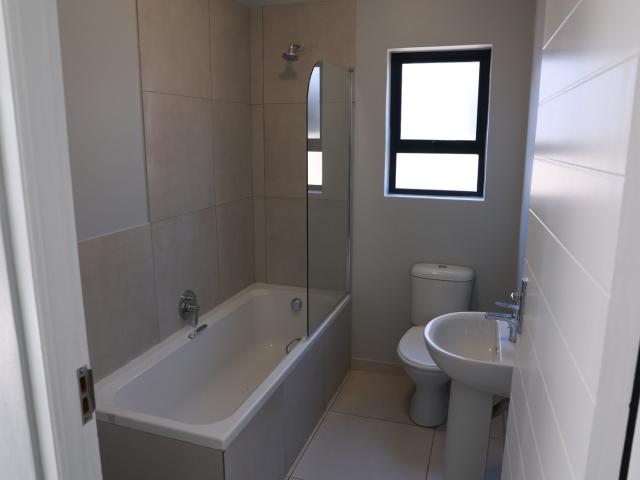3 Bedroom House For Sale in Grassy Park
