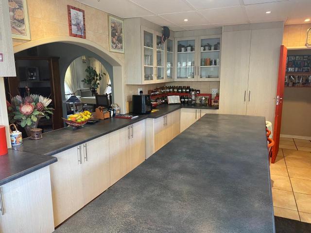3 Bedroom House For Sale in Greenhills