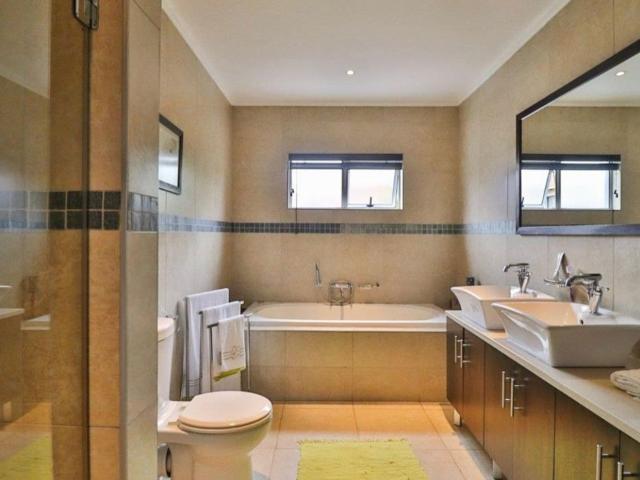 3 Bedroom House For Sale in Greenstone Hill