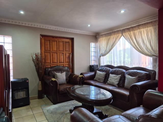 3 Bedroom House For Sale in Dobsonville