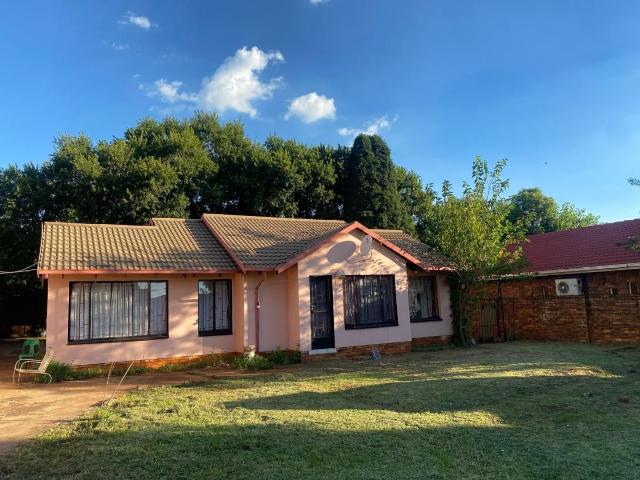3 Bedroom house for sale in Dawn Park, Boksburg
