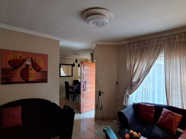 3 Bedroom House For Sale in Dawn Park