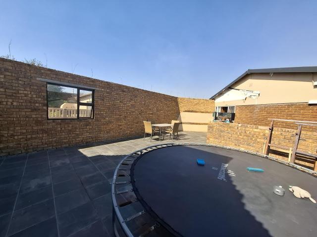 3 Bedroom House For Sale in Dal Fouche