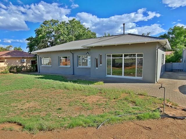 3 Bedroom House For Sale in Dan Pienaar
