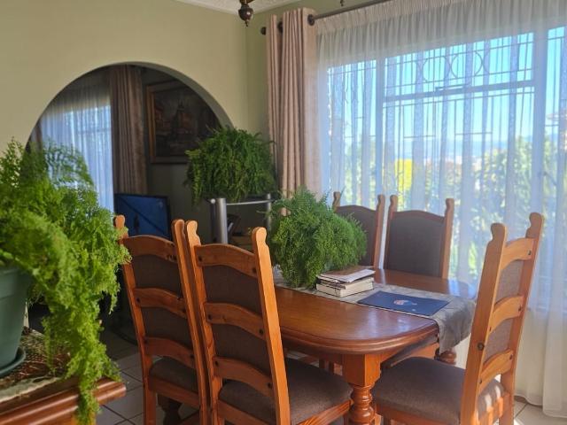 3 Bedroom House For Sale in Eastwood