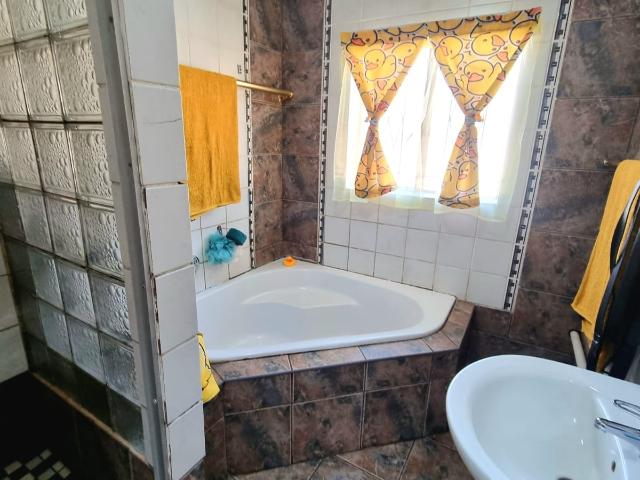 3 Bedroom House For Sale in Edelweiss