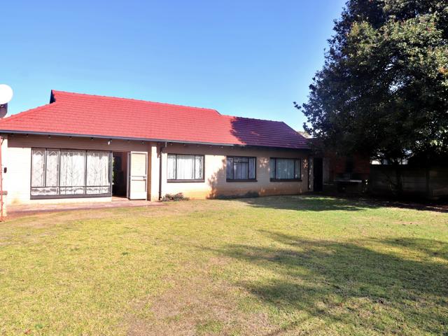 3 Bedroom House For Sale in Edleen