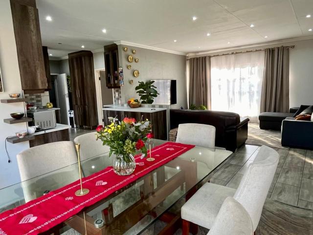4 Bedroom House For Sale in Elarduspark