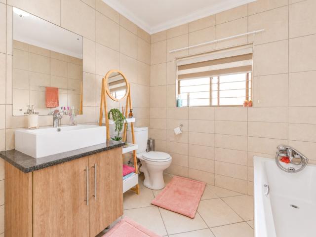 3 Bedroom House For Sale in Equestria