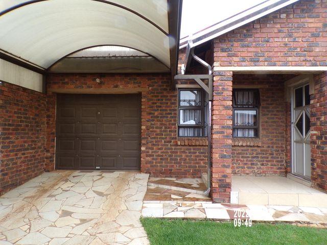3 Bedroom House For Sale in Evaton Small Farms