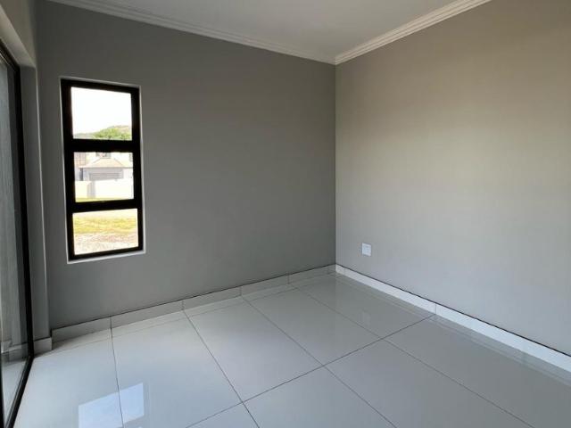 3 Bedroom House For Sale in Everglades Estate