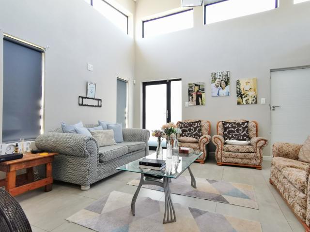 3 Bedroom House For Sale in Fairview