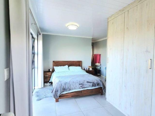 3 Bedroom House For Sale in Fairview Golf Estate