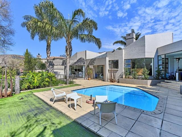 3 Bedroom House For Sale in Featherbrooke Estate