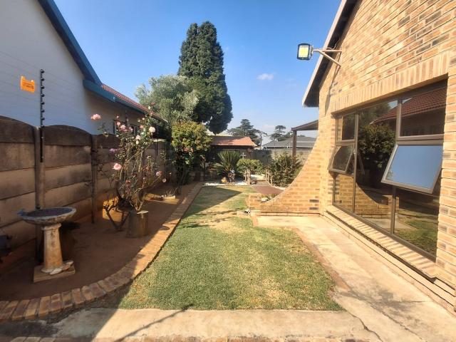 3 Bedroom House For Sale in Florentia