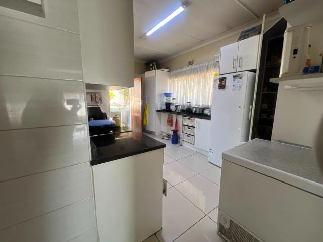 3 Bedroom House For Sale in Florida Lake