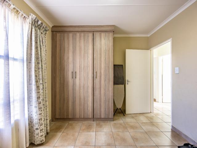 3 Bedroom House For Sale in Kosmosdal