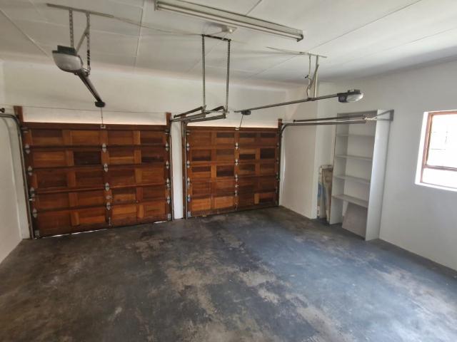 3 Bedroom House For Sale in Kosmosdal