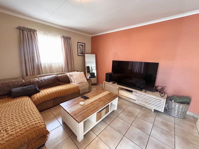 3 Bedroom House For Sale in Kosmosdal