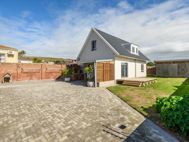 3 Bedroom House For Sale in Kamma Park
