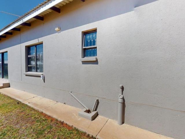 3 Bedroom house for sale in Keidebees, Upington