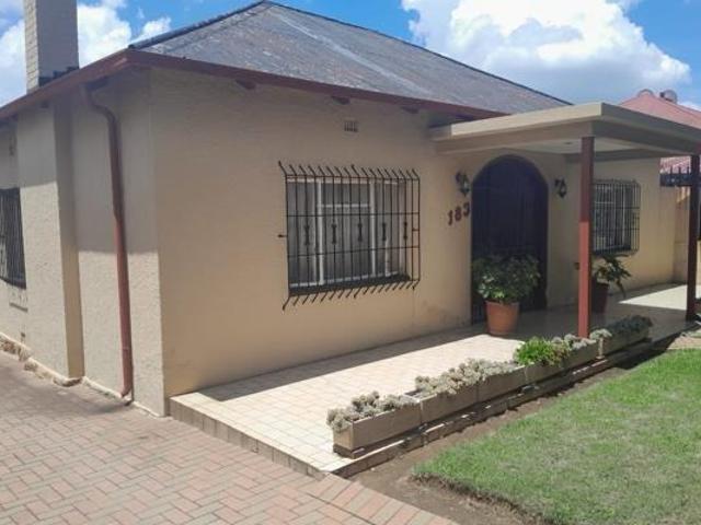 3 Bedroom House For Sale in Kenilworth