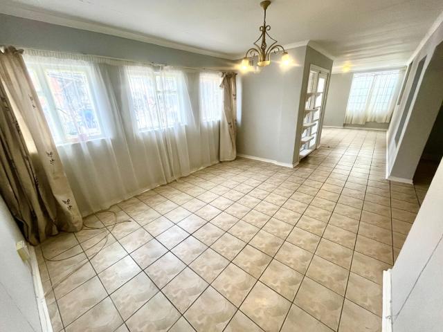 3 Bedroom House For Sale in Kenilworth