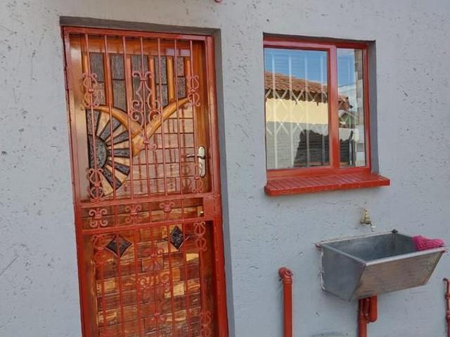 3 bedroom house for sale in khutsong gauteng for R700000 with units wardrobes and stove and doubl