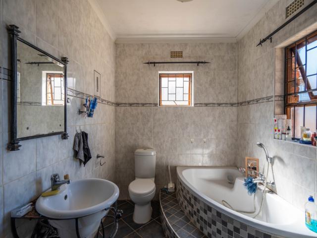 3 Bedroom House For Sale in Kingswood