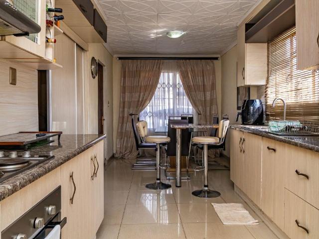 3 Bedroom House For Sale in Klopperpark