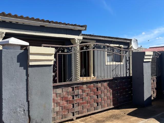 3 Bedroom House For Sale in Kwazakhele