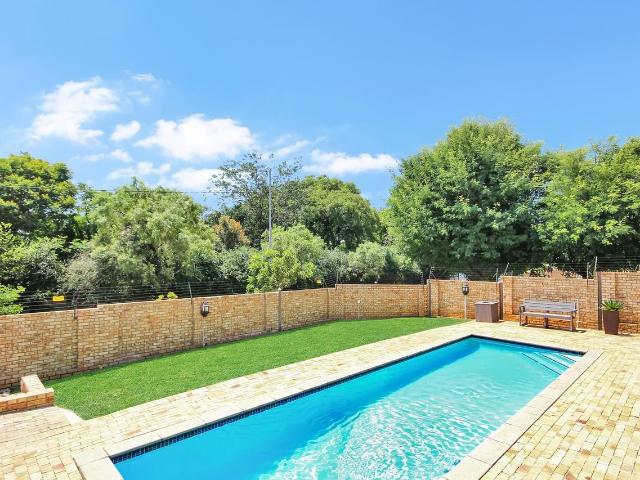 3 Bedroom House For Sale in Honeydew Manor
