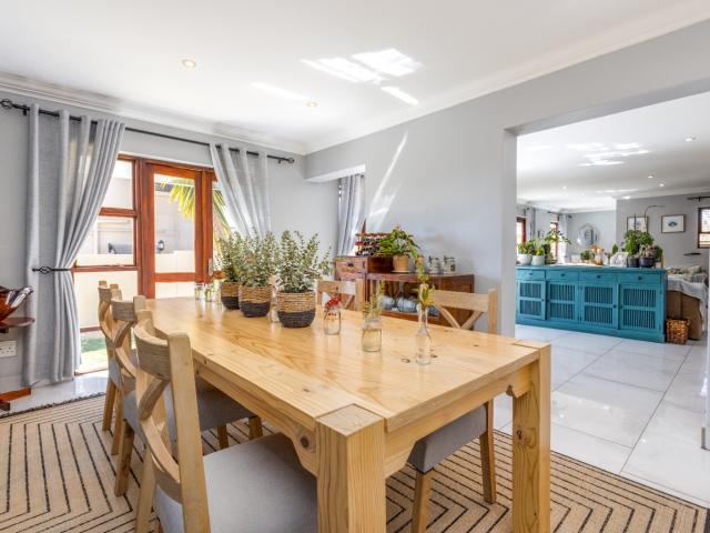 3 Bedroom House For Sale in Honeydew Manor