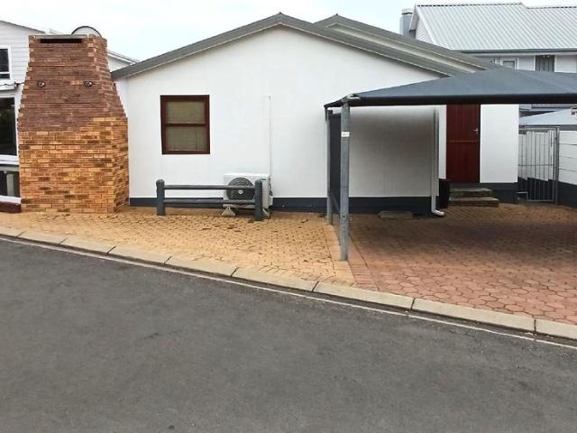 3 Bedroom house for sale in Hartenbos Central