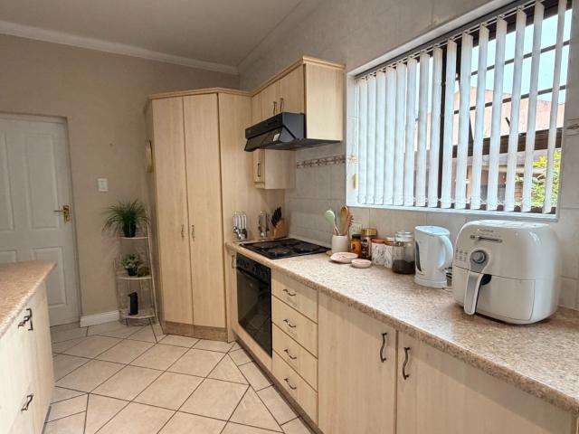 3 Bedroom House For Sale in Heather Park